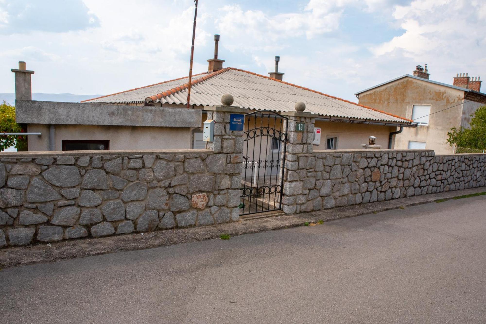 Apartmani Silvana&Vera Senj  Exteriör bild