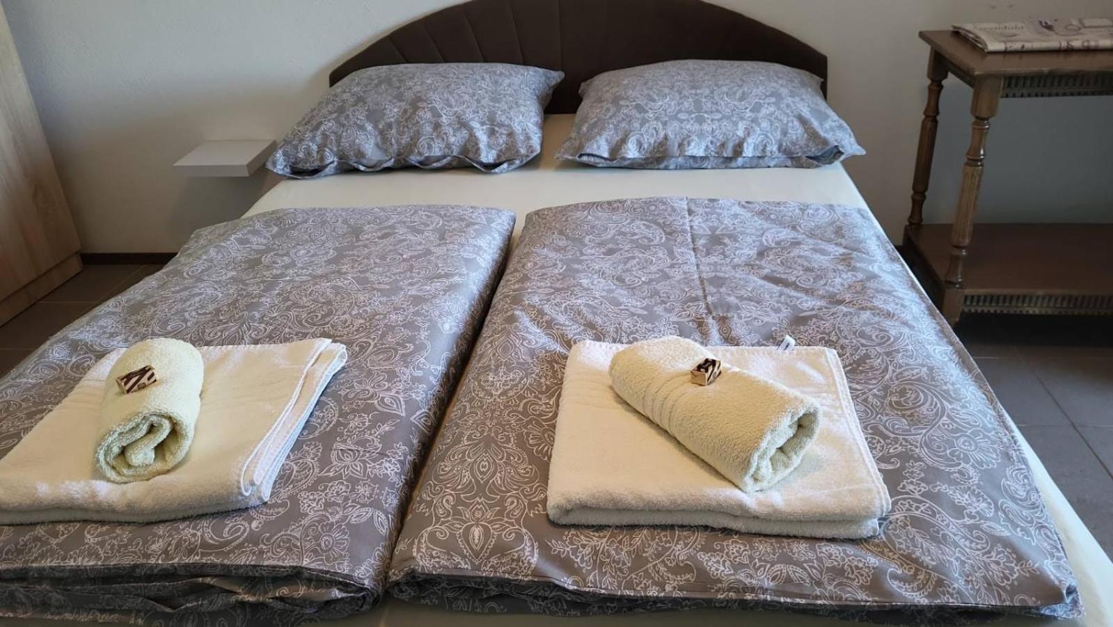 Apartmani Silvana&Vera Senj  Exteriör bild